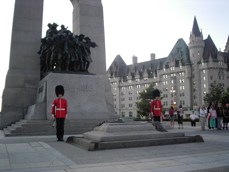 File:Tomb of the Unknown Soldier - Tombe du Soldat inconnu.jpg