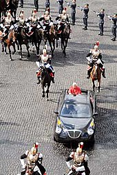 Papa Benedetto XVI si è occasionalmente servito della Lancia Giubileo in luogo della papamobile o della Mercedes-Benz Classe S.