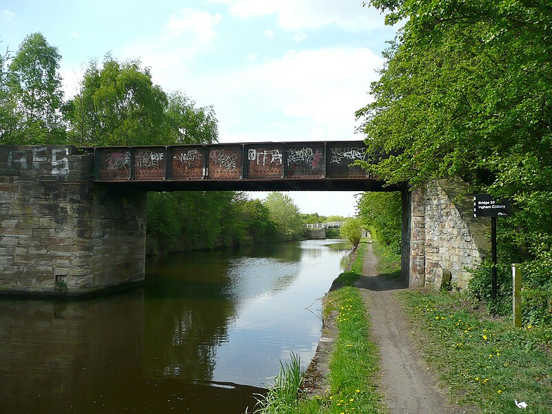 File:Bridge No. 39, Ingham Colliery, Thornhill - geograph.org.uk - 2368336.jpg