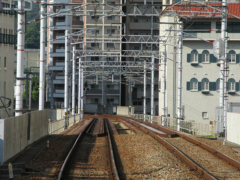 File:Hankyu Takarazukaminamiguchi Station platform - panoramio (6).jpg