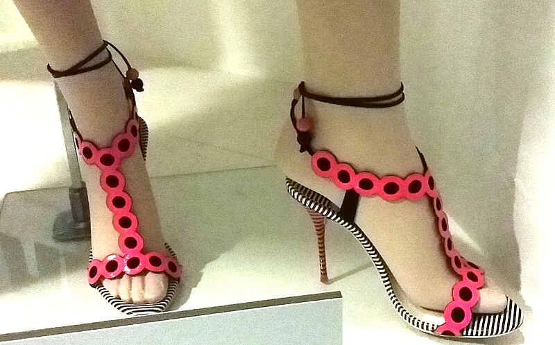 File:Sophia Webster pink and black stiletto sandals. 2013.jpg