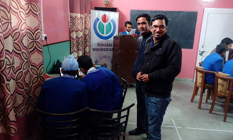 File:Students and Wikimedians working on Punjabi Wikimedian Projects-2.jpg