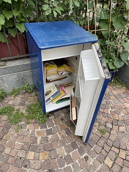 File:Scambio libri Torino.jpg