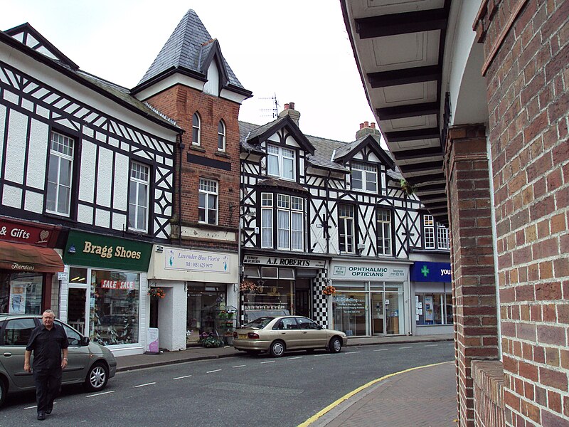 File:The Crescent, West Kirby.JPG