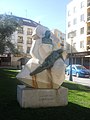 Español: monumento al imaginero de Coreses Ramón Álvarez en la Plaza Mayor.