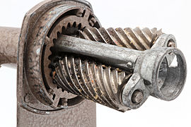 Hand-cranked planetary sharpener from 1950–60, with cover removed