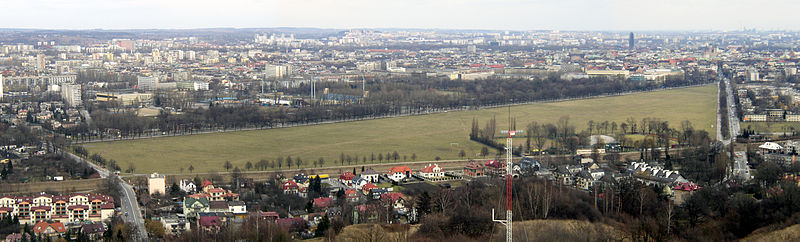 File:Kraków - Błonia from Kopiec Kościuszki.jpg