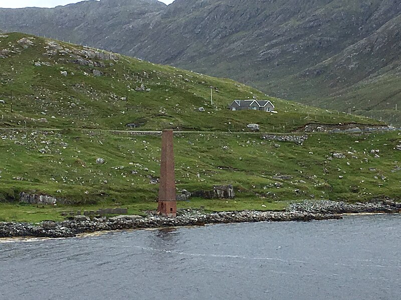 File:Bunavoneadar, Whaling Station, Harris 1.jpg