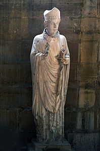 Statue du XIIIe siècle, église Saint-Germain-l'Auxerrois de Paris.
