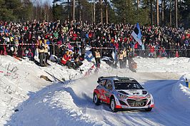 Hayden Paddon voor het Zweedse publiek op weg naar zijn eerste top vijf finish in het WK rally