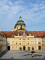 Prälatenhof und Stiftskirche