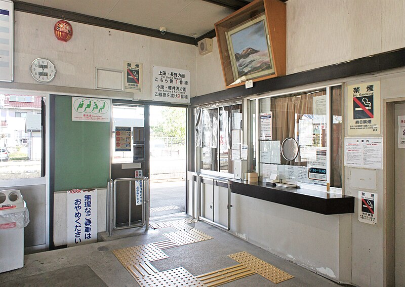 File:Shinano Railway Oya Station Gates.jpg