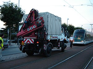 Un camion à Strasbourg vue de l'arrière.