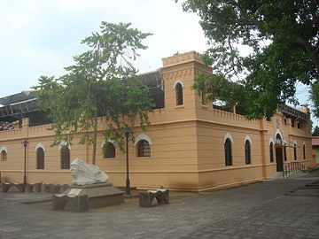 Casa de la Cultura Elsie Canessa de Odio, ubicada en la antigua Comandancia de Plaza de la Guardia Civil de Puntarenas. Presenta arquitectura tipo colonial, semejante a un fortín español. En el año 1977 se logra el traspaso del inmueble el Ministerio de Seguridad Pública al Ministerio de Cultura Juventud y Deportes.