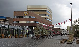 Arnhem, straatzicht Nieuwe Stationsstraat voor Giro d'Italia met Happy Italia in de achtergrond positie2 foto13 2016-04-17 17.04.jpg