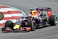 Daniel Ricciardo pilotando o RB11 durante o GP da Malásia de 2015.