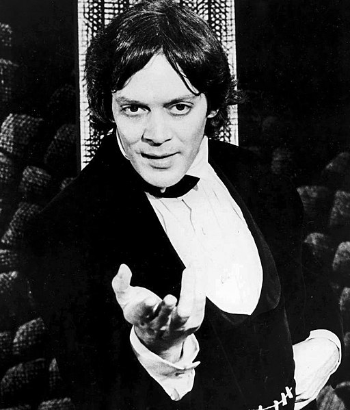 File:Raul Julia - Dracula.jpg