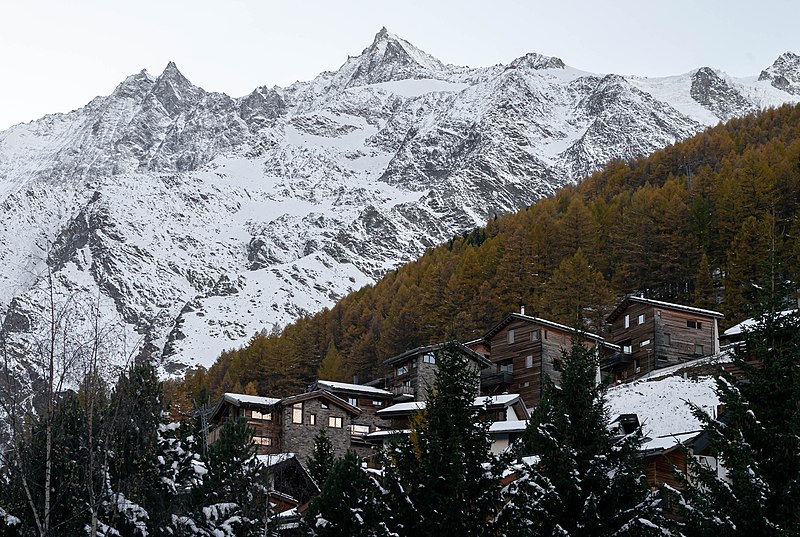 File:Saas-fee (51696843312).jpg