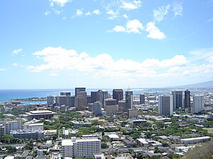 Blick aufs Stodzentrum vo Honolulu vom Pūowaina (Punchbowl Crater) aus