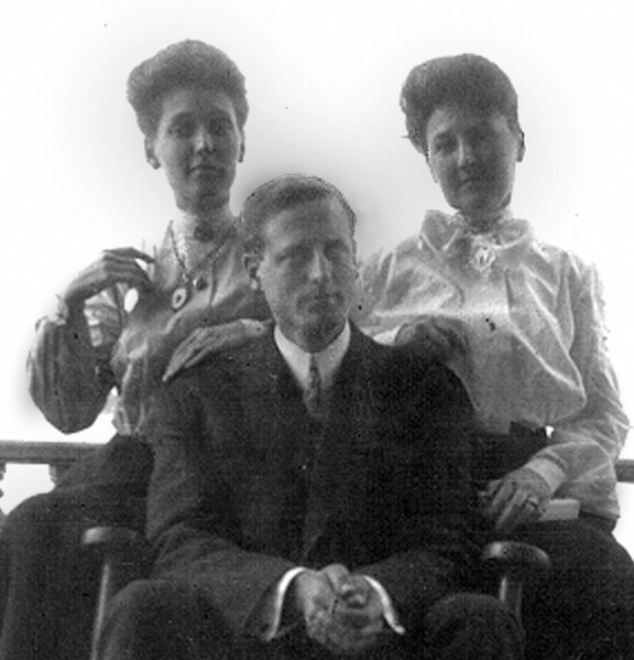 File:Francis Hall with Sisters.jpg