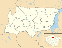 Mapa konturowa gminy Haringey, blisko centrum u góry znajduje się punkt z opisem „Wood Green”