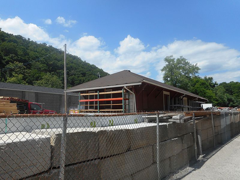 File:Mount Kisco, NY; 1890 NYC Freight House-2.jpg