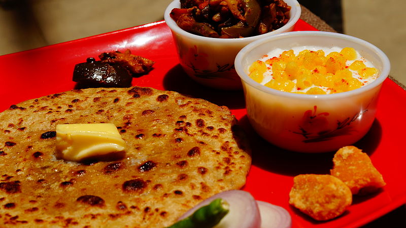 File:Aloo Parantha Makkhan Maar Ke.JPG