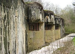 Trois créneaux pour 75 mm du bloc 6 de l'ouvrage de Latiremont.