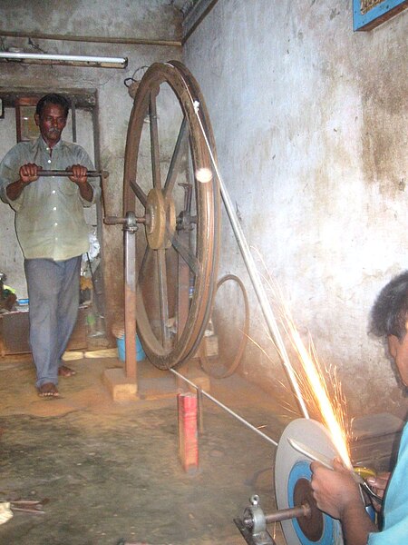 File:Hand-cranked knife sharpener.jpg