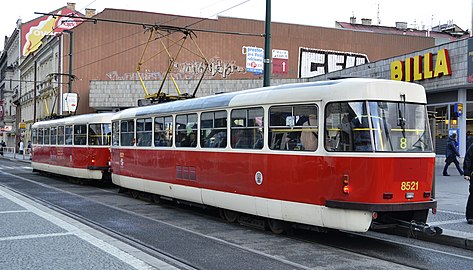 Згуртування з двох вагонів Tatra T3, вид ззаду зліва