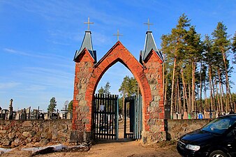 Брама каталіцкіх могілак