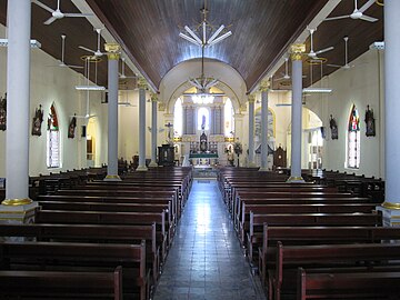 Dalaman sebuah gereja di Melaka diisi deretan kerusi panjang untuk jemaah