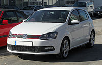 Front-three-quarter view of a five-door car with fog lamps and alloy wheels