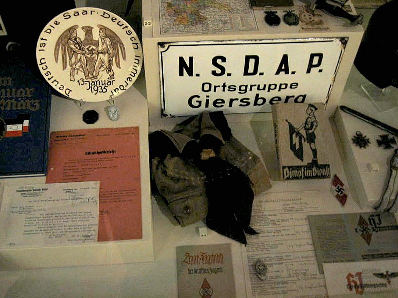 File:Nazi memorabilia - 2551874646 Museum Altstadtrathaus Braunschweig Germany 2008-06-03 NSDAP Ortsgruppe Giersberg Hitlerjugend Pimpf HJ pins booklets Third Reich.jpg