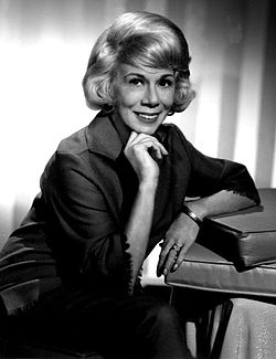 Bea Benadaret (1966).