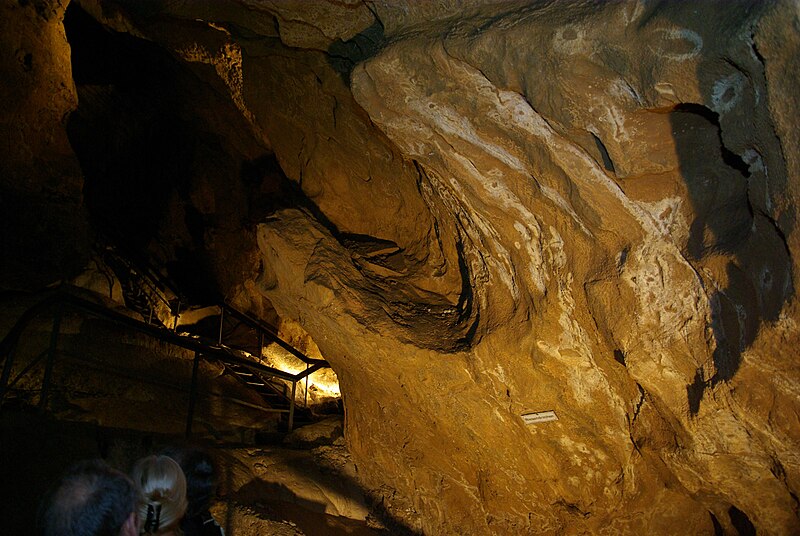 File:Nixhöhle Riesendrachen.jpg