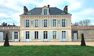 Façade depuis l'intérieur de la cour.