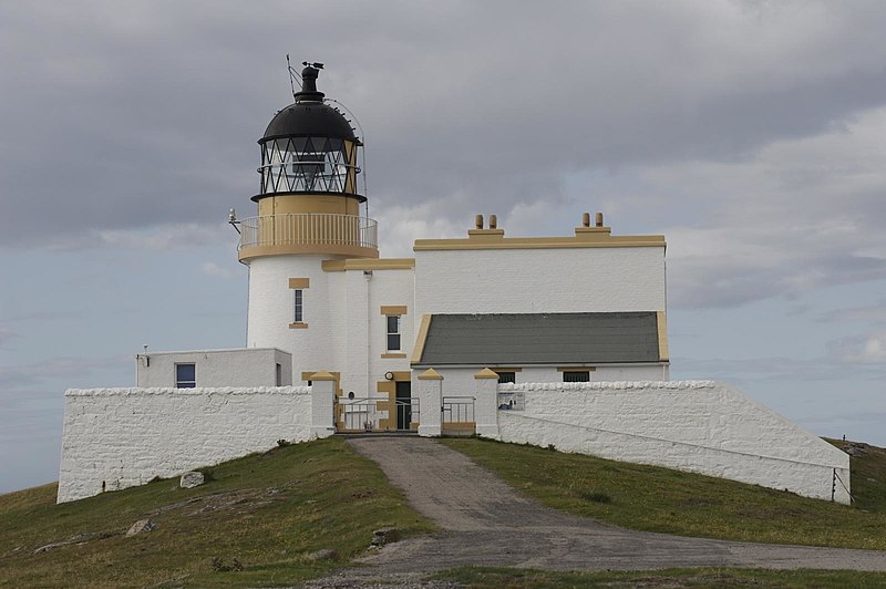 File:Stoer Head Lighthouse (4062034164).jpg