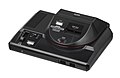 Устройство Power Base Converter, установленное на приставке Sega Genesis первой модели