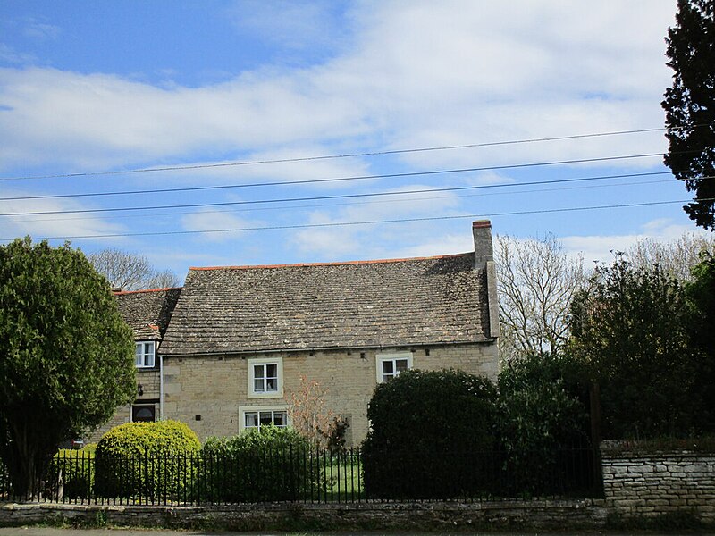 File:Gees Farmhouse, Langtoft (geograph 7464187).jpg