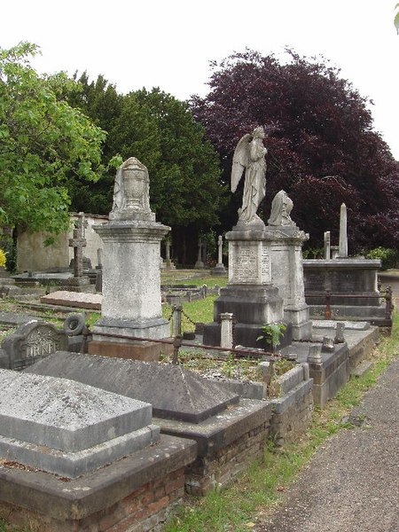 File:Hanwell cemetery - geograph.org.uk - 17083.jpg