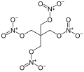 Tétranitrate de pentaérythritol, un puissant explosif contenant quatre groupes ester de nitrate.