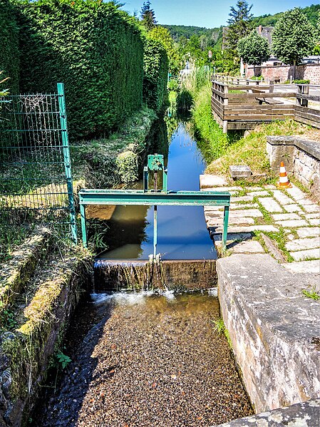 File:Ruisseau de Boersch, près de la porte nord.jpg