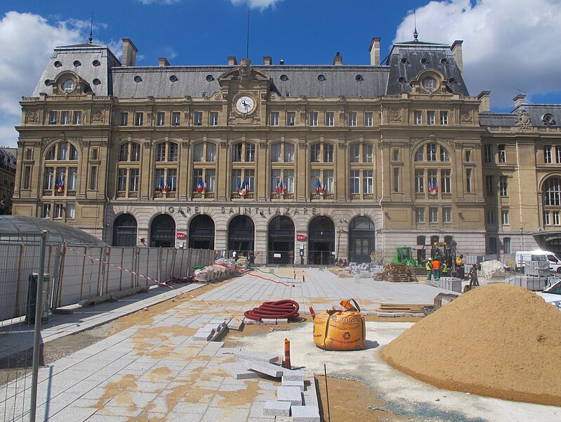 File:Travaux parvis gare Saint-Lazare, Paris 8e 4.jpg