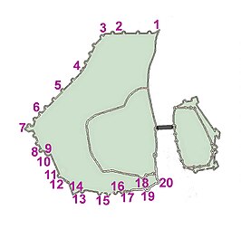 Tweede stadsmuur met Sint-Pieterspoort (17) tussen Nieuwenhofwal (16) en Pater Vincktoren (18)