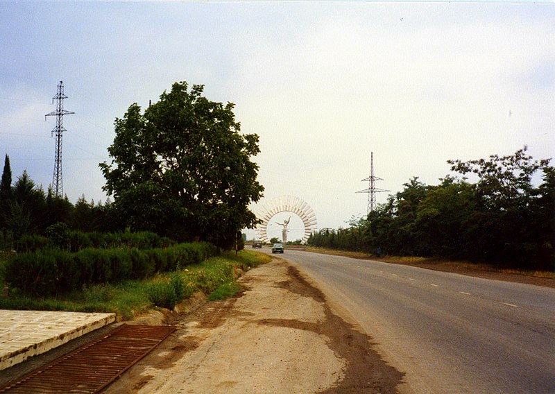 File:Mother Armenia, on Georgia - Armenia border, 1985.jpg