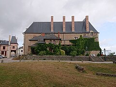 Photographie de l'aile prise de la cour du Vieux-Château.