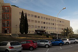 Facultad de Ciencias Económicas y Empresariales (Universidad Complutense de Madrid) (Edificio Aulario).JPG