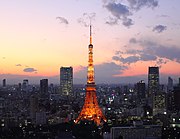 Gün batımı sırasında Tokyo Kulesi