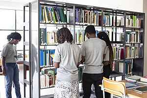 Bibliotheksbesucher im Ministry of National Unity and Civic Engagement („Ministerium für nationale Einheit und bürgerschaftliches Engagement“) in Kigali